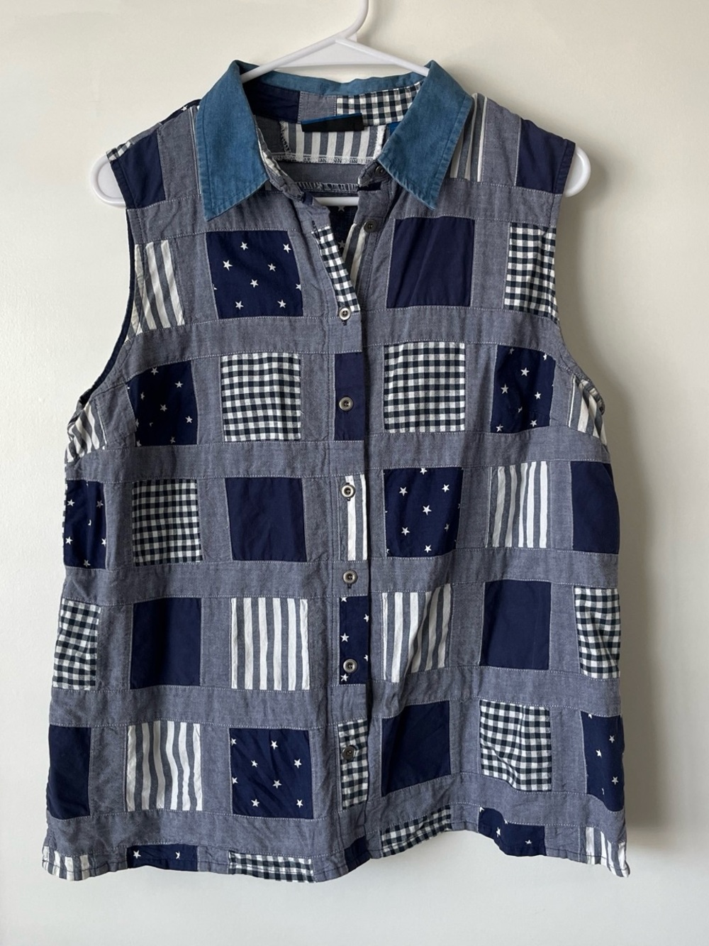 Karen Scott 90s Sleeveless Patchwork Button-Up Shirt in Navy & Chambray Collar